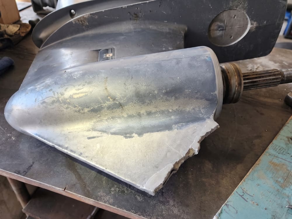 Componente de aluminio fracturado antes de la reparación